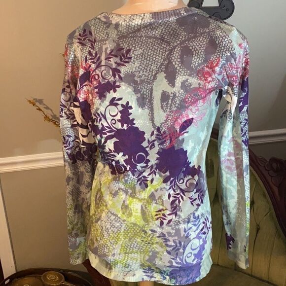 Mossimo, V-neck sweater. Women’s L. Worn Once. - Picture 4 of 4